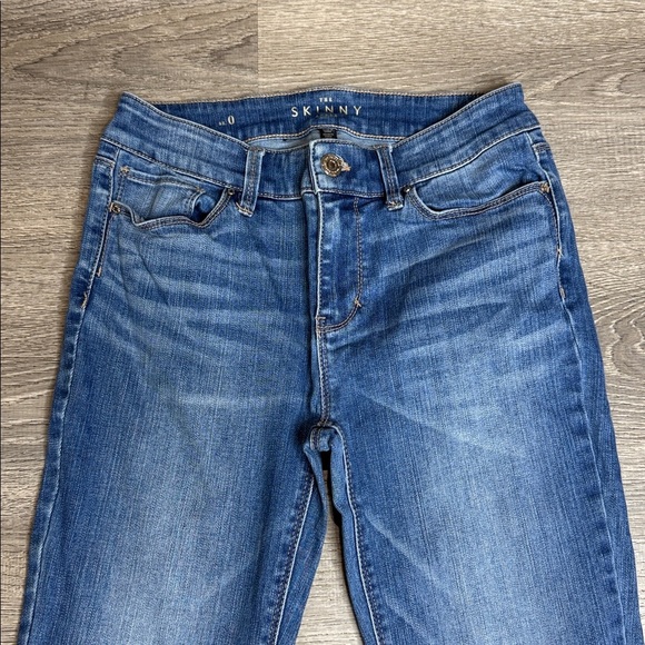WHBM The Skinny Ankle Jeans Button Hem Blue Sz 0 - Picture 2 of 11